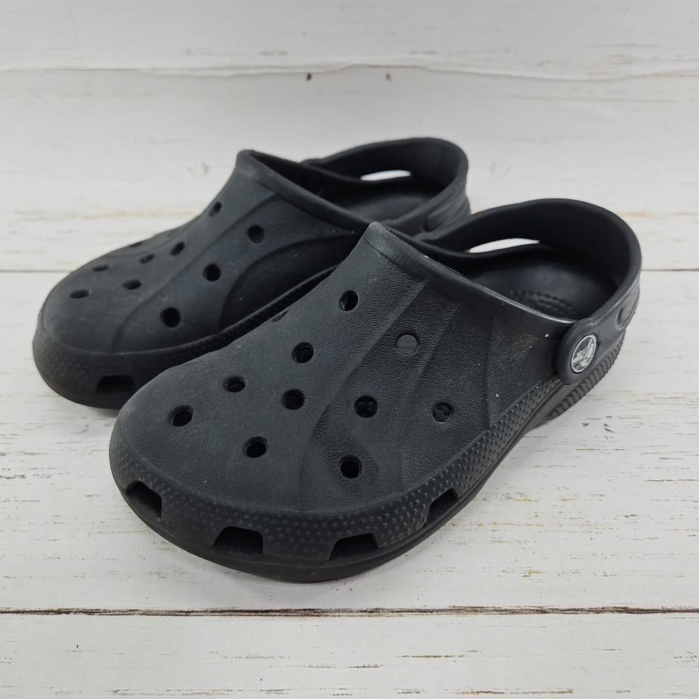 Crocs Classic Clogs Black Kids Youth Size J2 Slip On Water Shoes Comfort